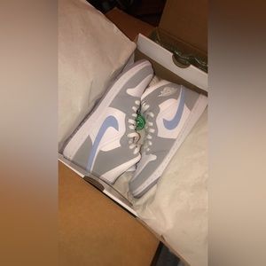 Wmms Air Jordan 1 Mid Size 7.5 Wolf Grey Aluminum